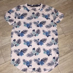 A  short sleeved shirt